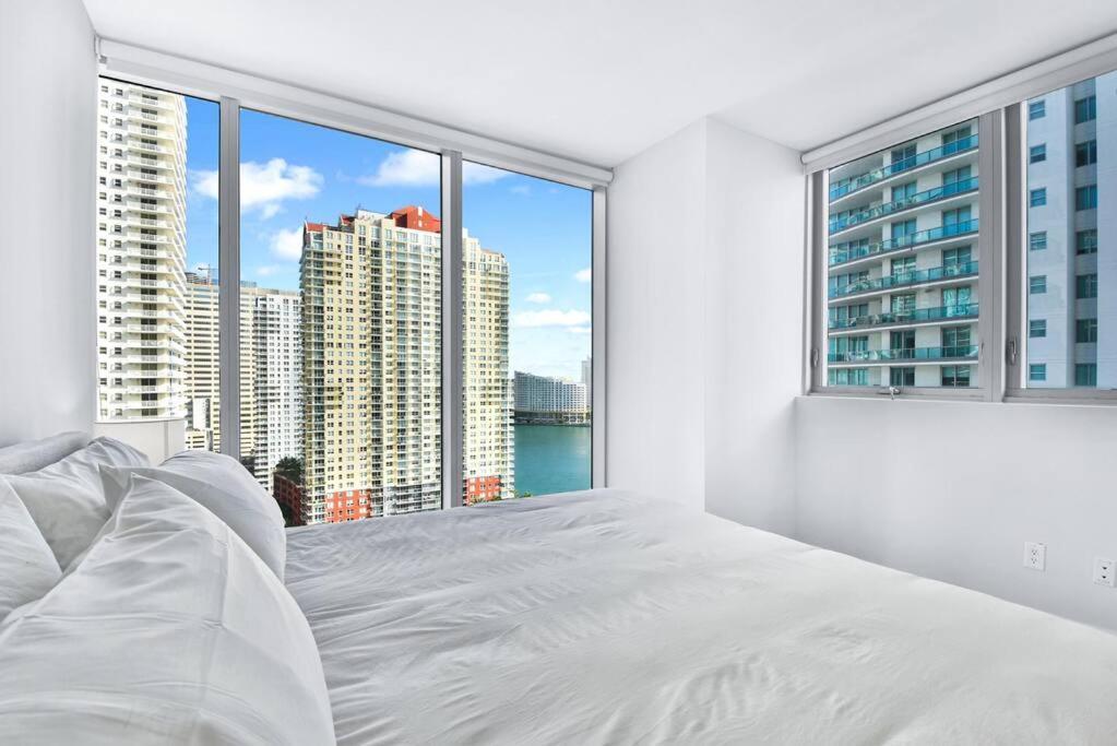 Lovely Upscale Condo Gorgeous View 2Bd 2Bath In Brickell マイアミ エクステリア 写真