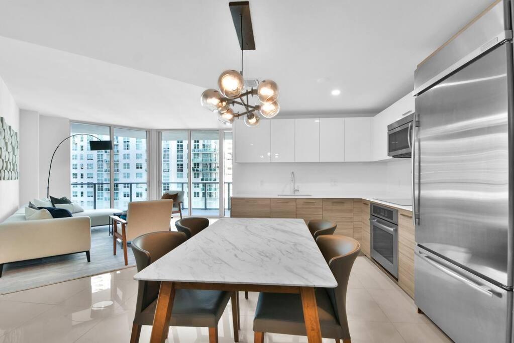 Lovely Upscale Condo Gorgeous View 2Bd 2Bath In Brickell マイアミ エクステリア 写真