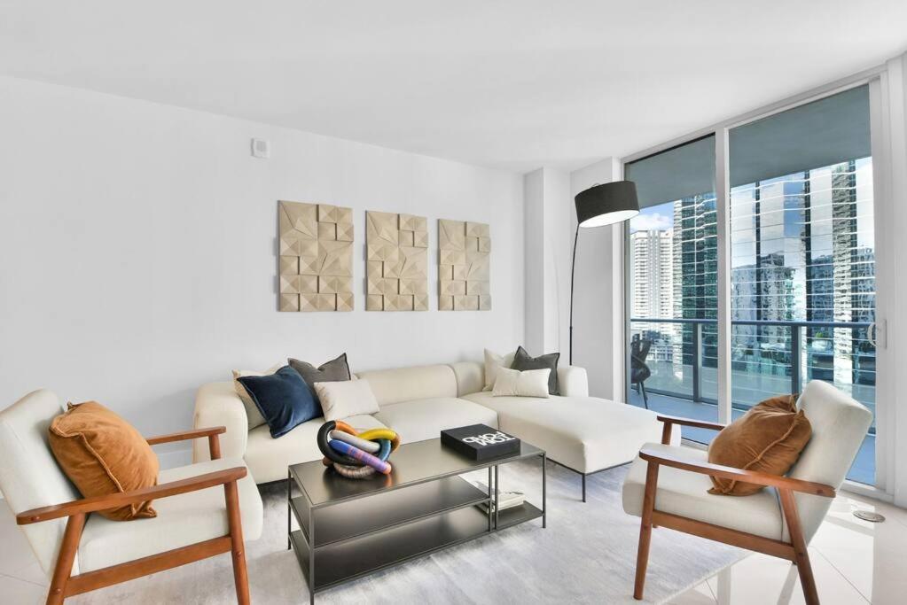 Lovely Upscale Condo Gorgeous View 2Bd 2Bath In Brickell マイアミ エクステリア 写真