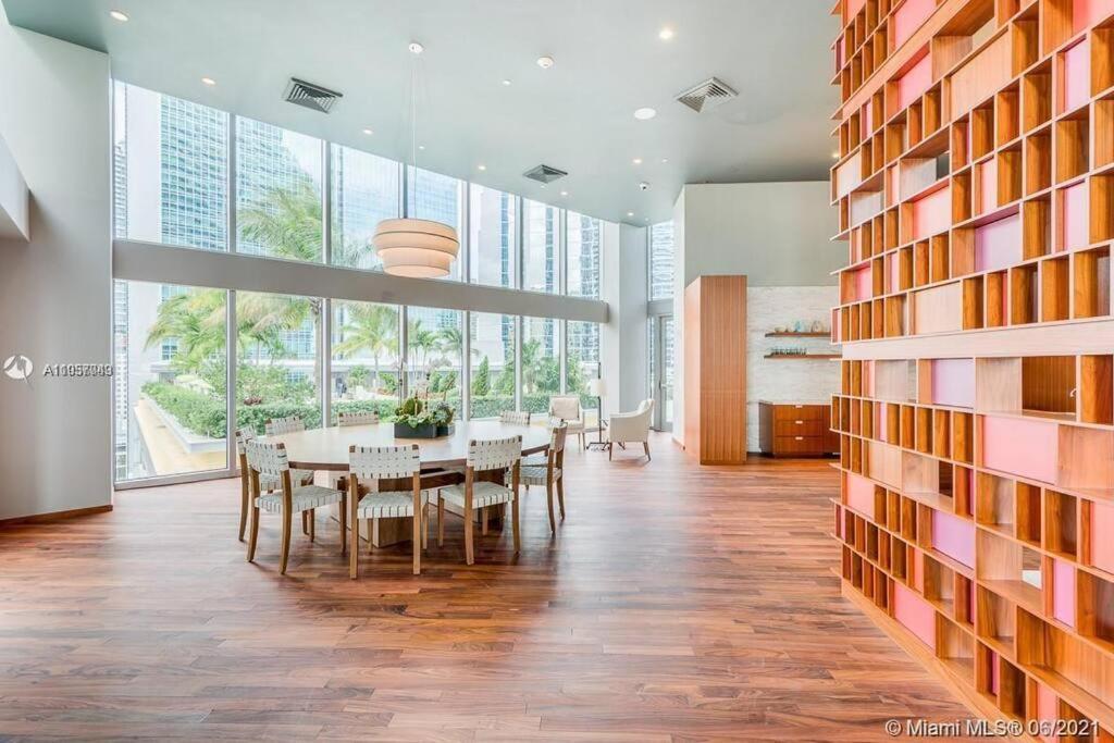 Lovely Upscale Condo Gorgeous View 2Bd 2Bath In Brickell マイアミ エクステリア 写真