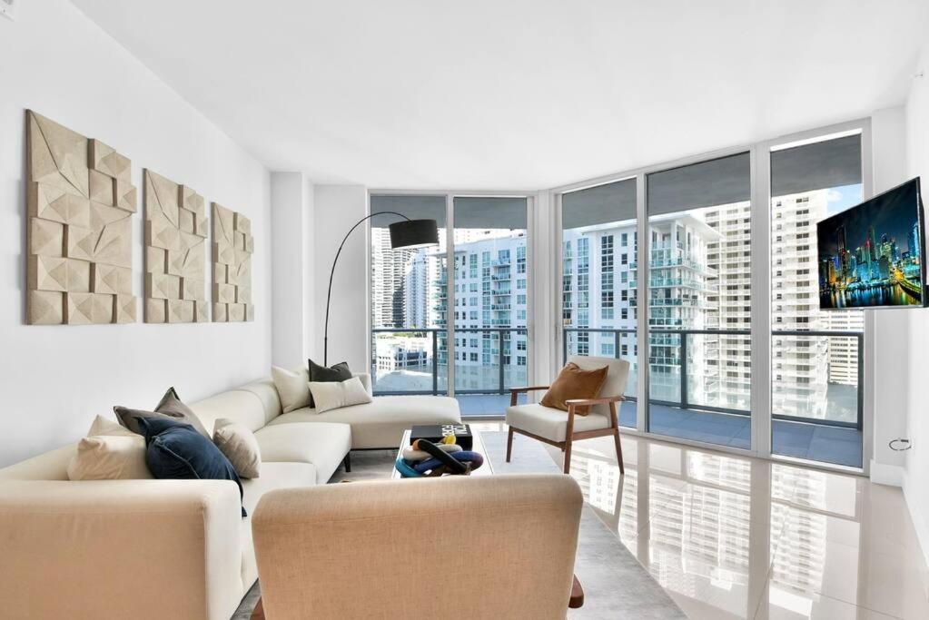 Lovely Upscale Condo Gorgeous View 2Bd 2Bath In Brickell マイアミ エクステリア 写真