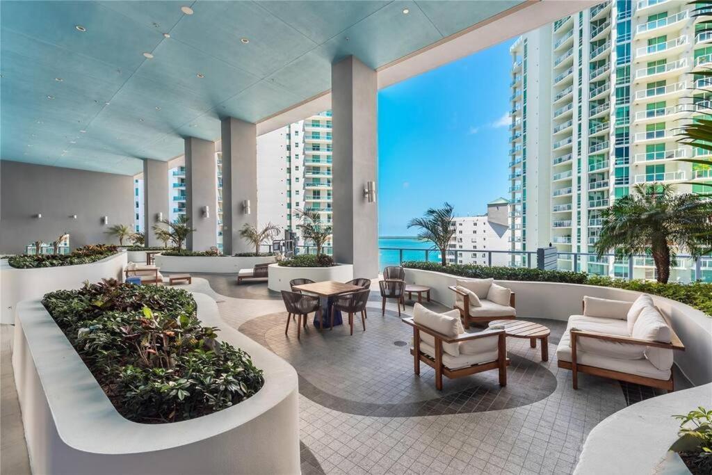 Lovely Upscale Condo Gorgeous View 2Bd 2Bath In Brickell マイアミ エクステリア 写真